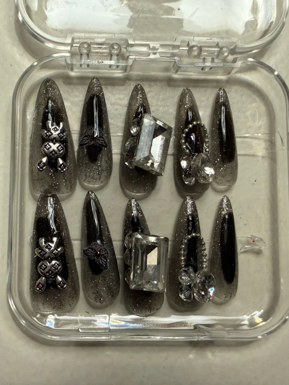 Black and silver press on nails